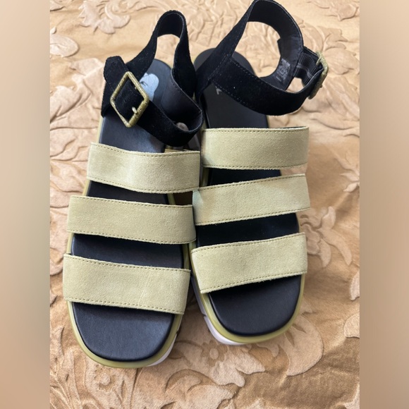 New  SOREL Joanie III Ankle Strap Platform Wedge Sandals green suede - Picture 7 of 7